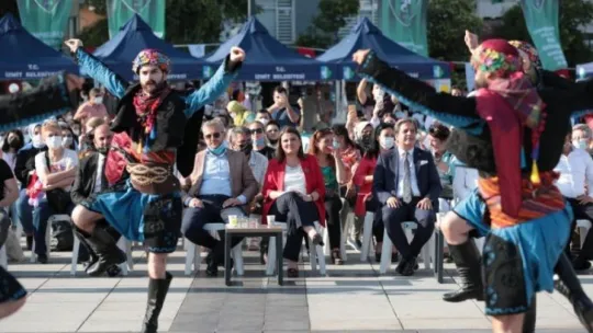 Şevval Sam konserinde maske ve mesafe unutuldu!