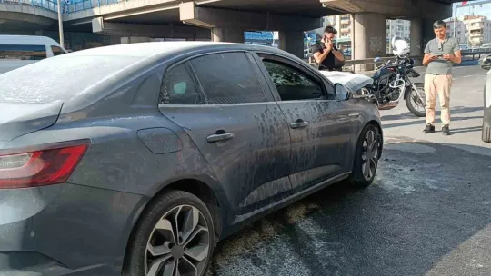Seyir halinde otomobil alev alev yandı