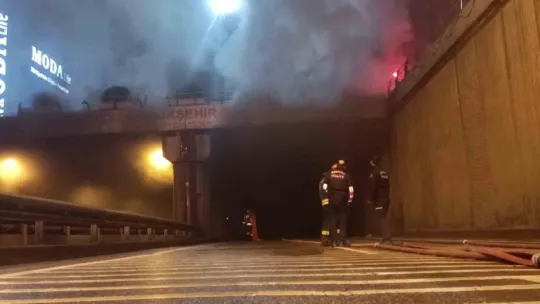 Yanan halk otobüsünden geriye iskeleti kaldı