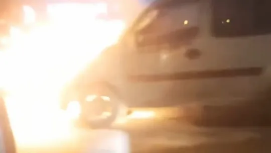 Seyir halindeki araç alevlere teslim oldu
