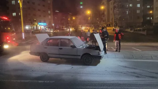 Seyir halindeki araçta yangın çıktı