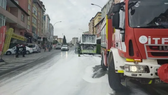 Seyir halindeki belediye otobüsünde korkutan yangın!