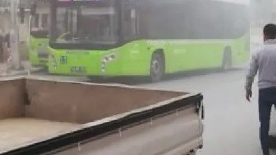 Seyir halindeki belediye otobüsünde korkutan yangın!