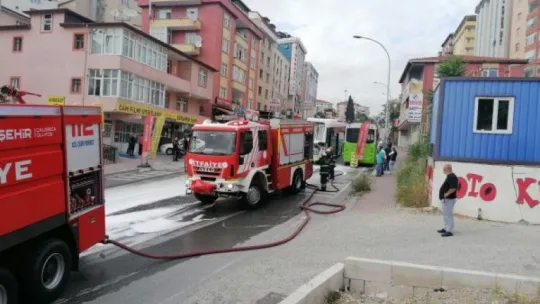 Seyir halindeki belediye otobüsünde korkutan yangın!