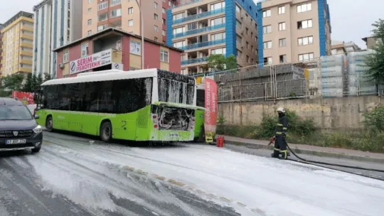 Seyir halindeki belediye otobüsünde korkutan yangın!