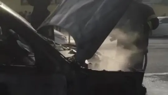 Seyir halindeki cip alev alev yandı