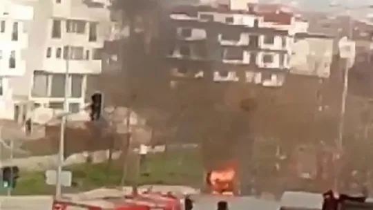 Seyir halindeki cip alev alev yandı