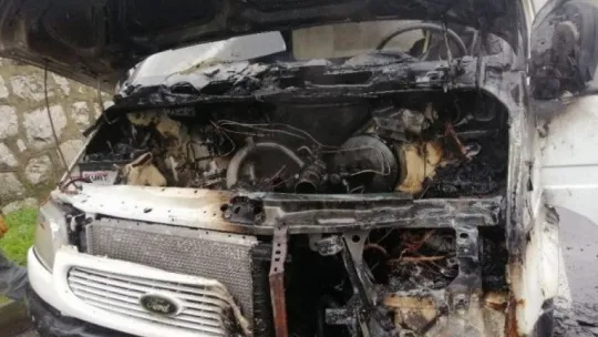 Seyir halindeki kamyonet alevlere teslim oldu