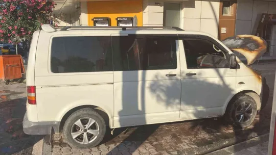Seyir halindeki minibüste yangın çıktı