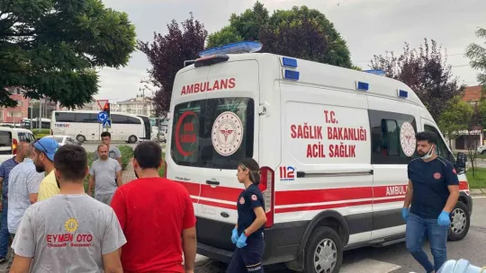Motosikletin çarptığı yaşlı adam yaralandı