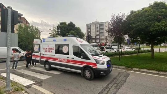 Motosikletin çarptığı yaşlı adam yaralandı
