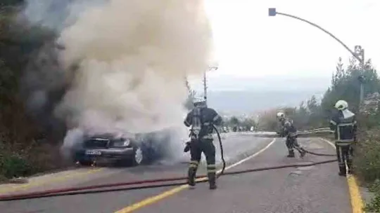 Seyir halindeki otomobil alevlere teslim oldu