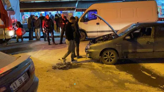 Seyir halindeki otomobilde yangın çıktı