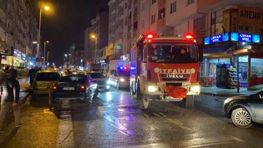 Seyir halindeki otomobilde yangın çıktı