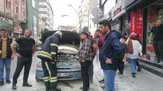Seyir halindeki otomobilde yangın çıktı
