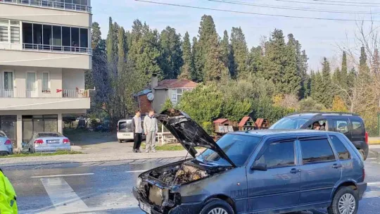 Seyir halindeki otomobilde yangın paniği