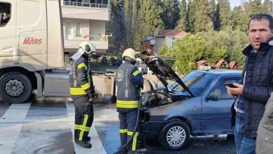 Seyir halindeki otomobilde yangın paniği