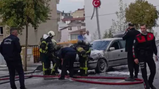 Seyir halindeki otomobilin motorunda yangın