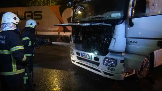 Seyir halindeki TIR'da yangın çıktı