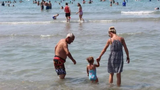 Sıcaktan bunalanlar Kocaeli plajlarını doldurdu!