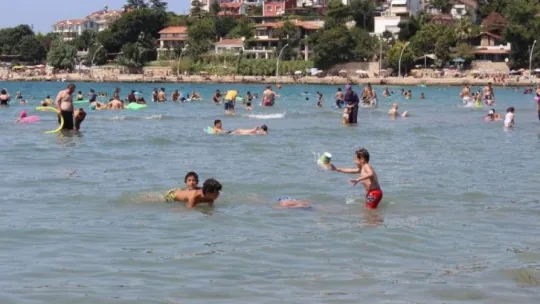 Sıcaktan bunalanlar Kocaeli plajlarını doldurdu!