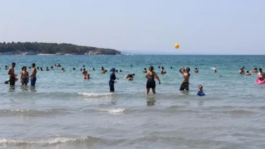 Sıcaktan bunalanlar Kocaeli plajlarını doldurdu!
