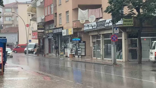 Sıcaktan kavrulan Kocaelililer yağmurla serinledi