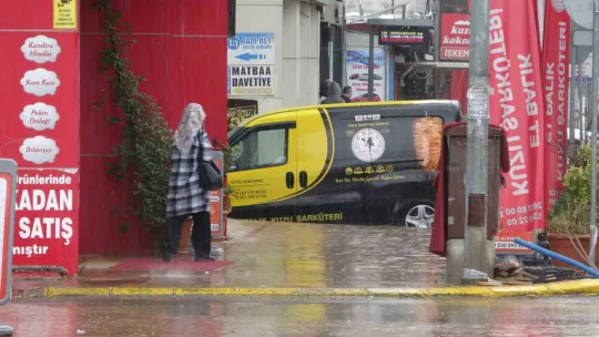 Kocaeli'de yollar çamur ve taş içinde kaldı