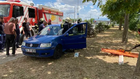 Sıkıştığı yerden otomobilin kapısı kesilerek kurtarıldı