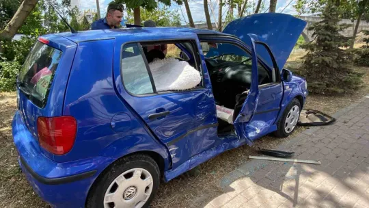 Sıkıştığı yerden otomobilin kapısı kesilerek kurtarıldı