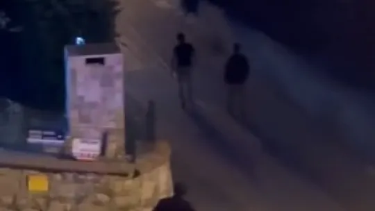Silahlı şahıs polise direndi, teslim oldu