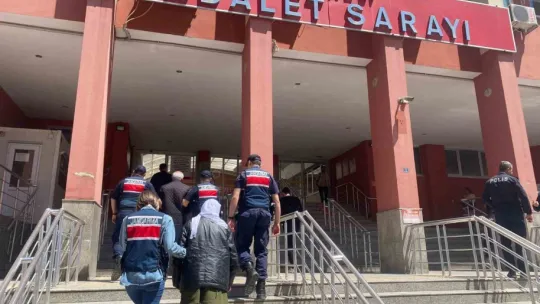 Silahlı terör örgütüne üye oldukları ileri sürülen 2 kişi İstanbul'da yakalandı