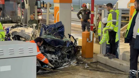 Kuzey Marmara gişelerinde feci kaza: 2 ölü, 1 ağır yaralı
