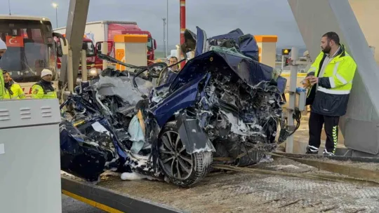 Kuzey Marmara gişelerinde feci kaza: 2 ölü, 1 ağır yaralı