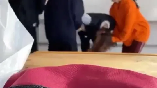 Sınıfta şiddet: Genç kız böyle darp edildi
