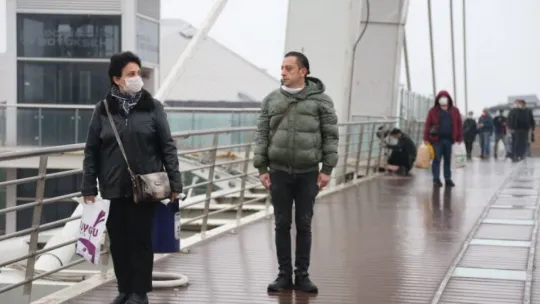 Siren çalınca yağmuru unuttular