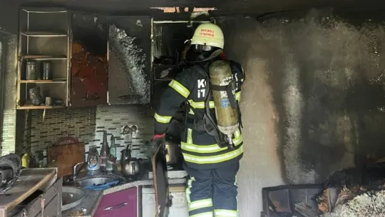 Site bahçesindeki ahşap yapıda yangın çıktı