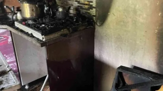 Site bahçesindeki ahşap yapıda yangın çıktı