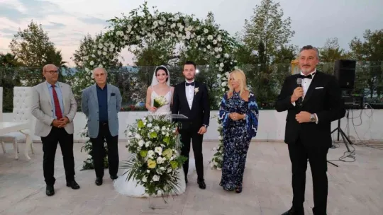 Siyaset ve iş dünyasını buluşturan düğün