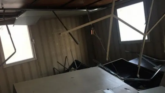 Şizofren hastası adam camiyi darmadağın etti