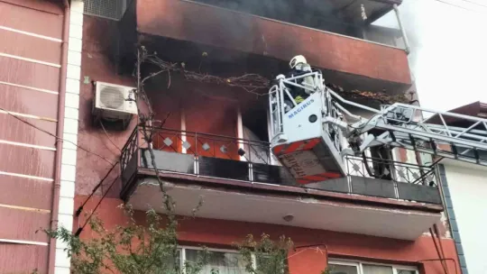 Sobadan çıkan yangında ev alev alev yandı: İtfaiye ekipleri evdeki hayvanları kurtardı