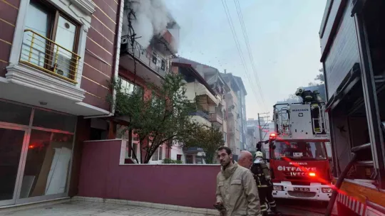 Sobadan çıkan yangında ev alev alev yandı: İtfaiye ekipleri evdeki hayvanları kurtardı