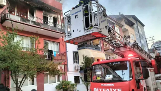 Sobadan çıkan yangında ev alev alev yandı: İtfaiye ekipleri evdeki hayvanları kurtardı