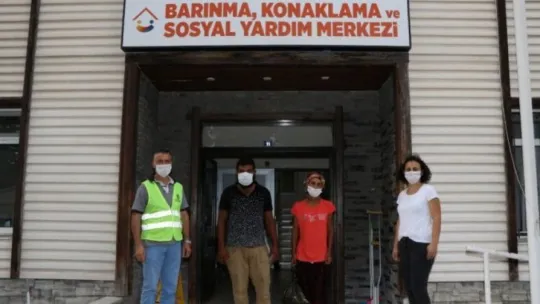 Sokağa atılan aileye Büyükşehir sahip çıktı!