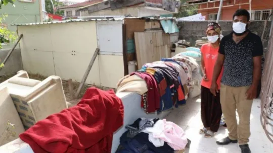 Sokağa atılan aileye Büyükşehir sahip çıktı!