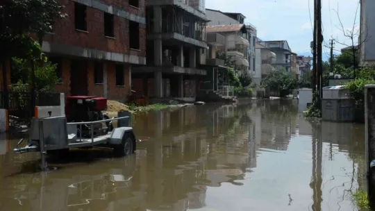 Sokak göle döndü, felakete ramak kaldı