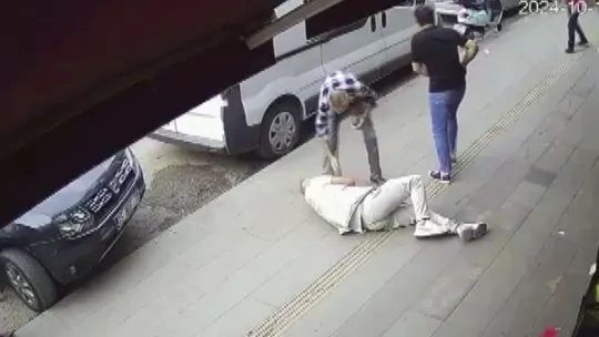 Sokak ortasında arkasından sinsice yaklaşıp vurdu