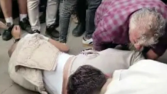 Sokak ortasında arkasından sinsice yaklaşıp vurdu