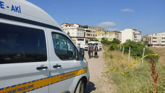 Sokak ortasında erkek cesedi bulundu