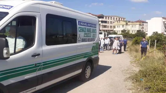 Sokak ortasında erkek cesedi bulundu